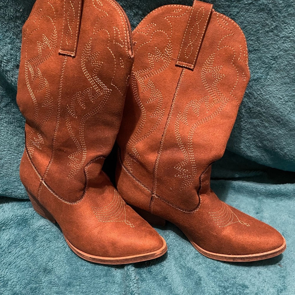 Rustic Embroidered Heeled Boots